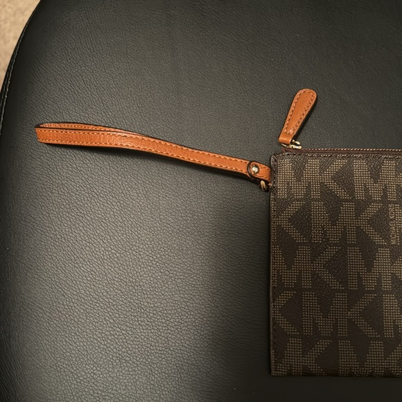 Michael Kors Wristlet Size OS Color Brown Cognac Gold - Picture 2 of 10